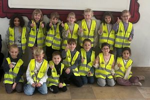 Warnwesten1 center top