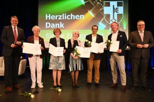 Ehrung fuer herausragendes Engagement center top