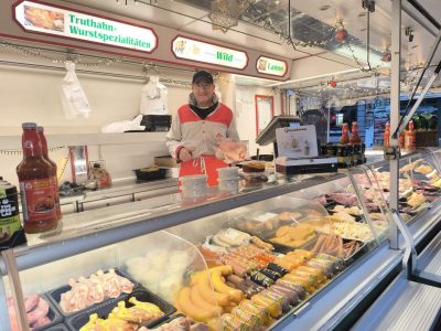 Peter Holoubek center top