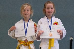 FrankalinksundSophiarechts center top