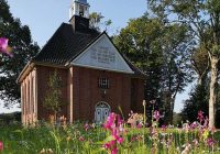 Kapelle Fruehling center top