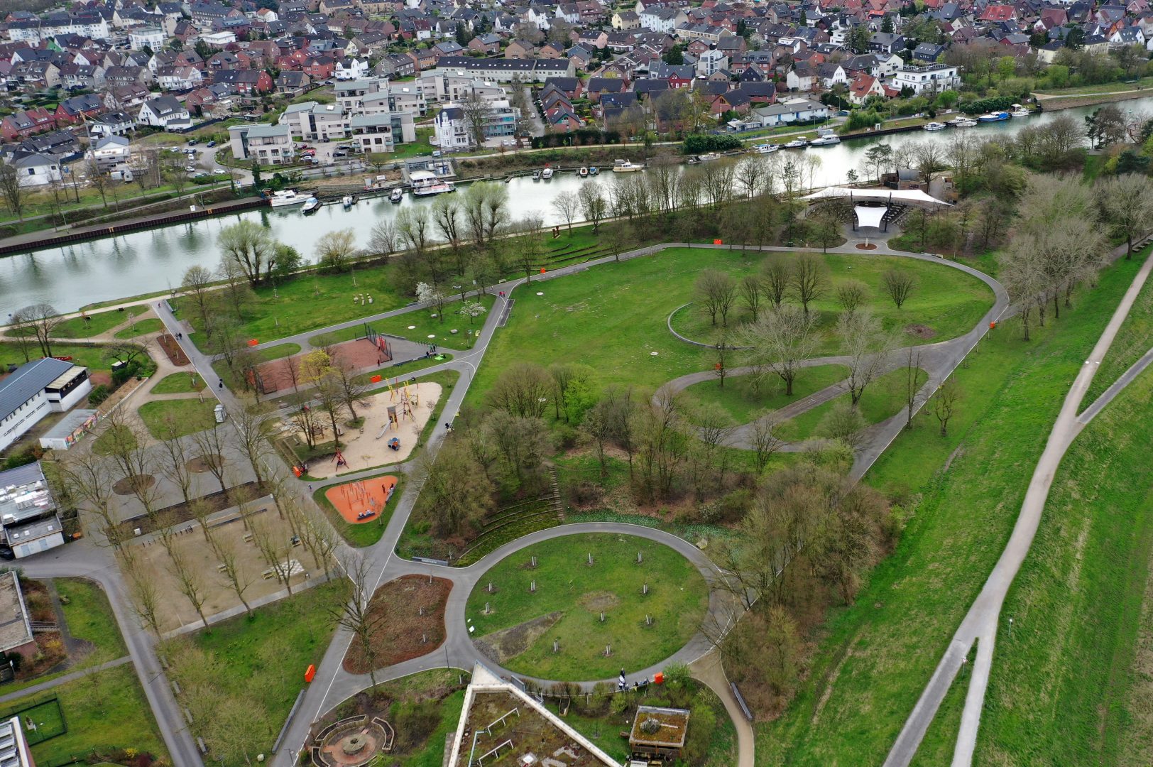 Altstadt Drohne Buergerpark Maria Lindenhof Blick Kanal Maerz2024 FotoBludau B