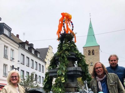 Osterbrunnen020426hoch center top