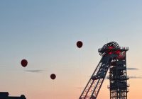 RedBalloon2 center top