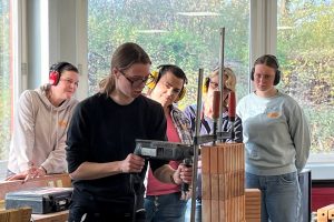 Handwerkerkurs Frauen VHS center top