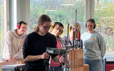 Handwerkerkurs Frauen VHS center top