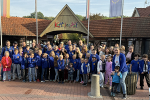 Gruppenfoto center top