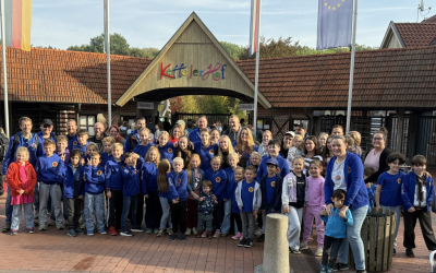 Gruppenfoto center top